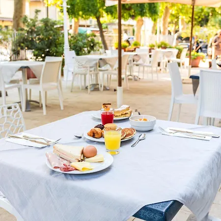 Gadames - Lunch On The Hotell Cervia